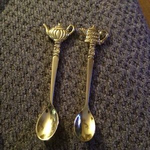 2 gold color teapot tea spoons.
